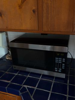 General Electric Microwave — Clean! Hardly Used