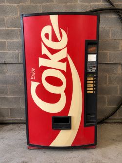 Coca-Cola Vending Machine – Works & Cools Great