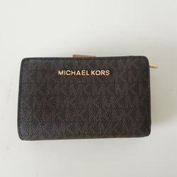 BASICALLY NEW MK WALLET 