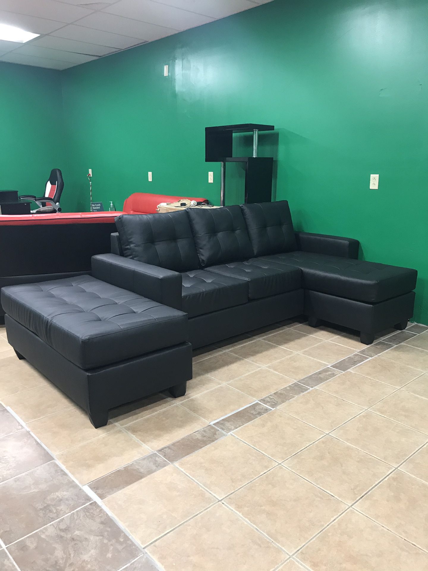 Brand new sectional sofa chaise with ottoman included > delivery or pick up 🚚