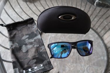 Oakley Sylas Matte Black w/ Priszm Sapphire Polarized Lens • Brand New in Case
