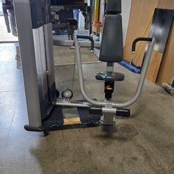 Precor Chest Press - Discovery Series