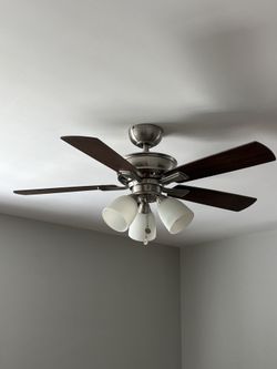Hampton Bay Ceiling Fan With Light 42”