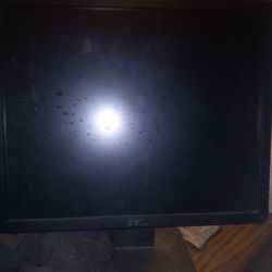 Set of 3 dell computer monitors