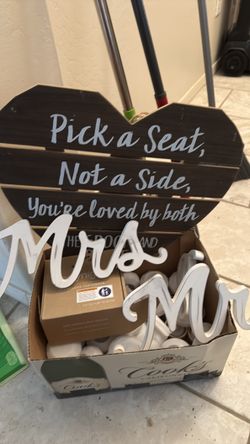 Mr & Mrs rustic wedding decor