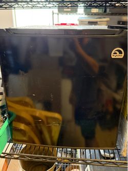 Igloo 1.7 Cu Ft Mini Fridge Compact Refrigerator Black Works Great