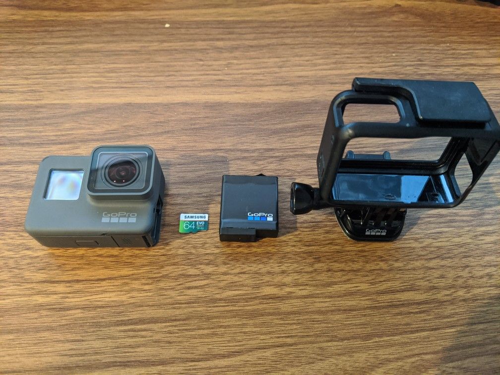 GoPro Hero5 with 64GB and Battery (excellent condition)