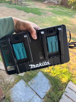 Makita DC18RD Dual Port Battery Charger