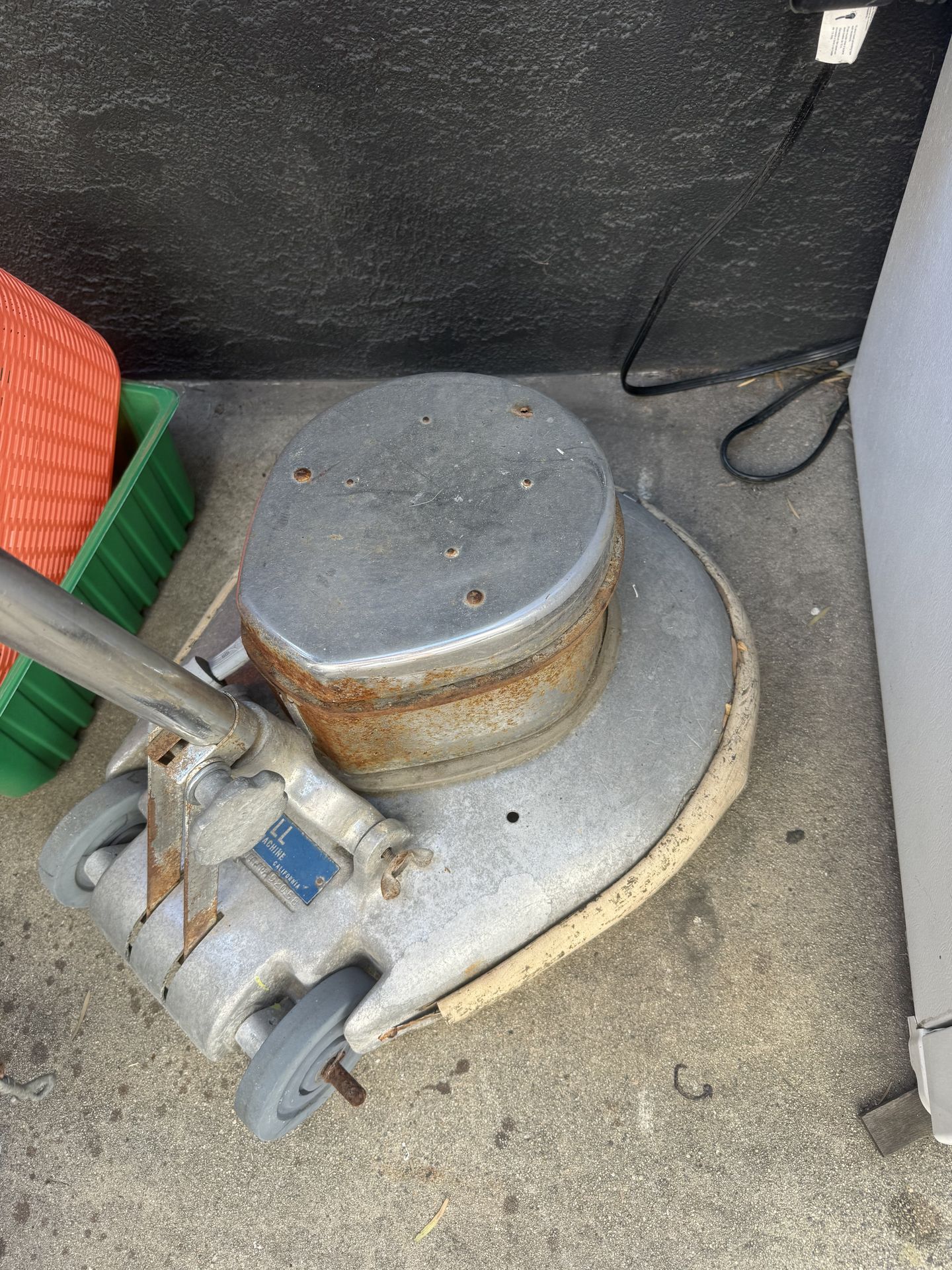 Commercial floor scrubber