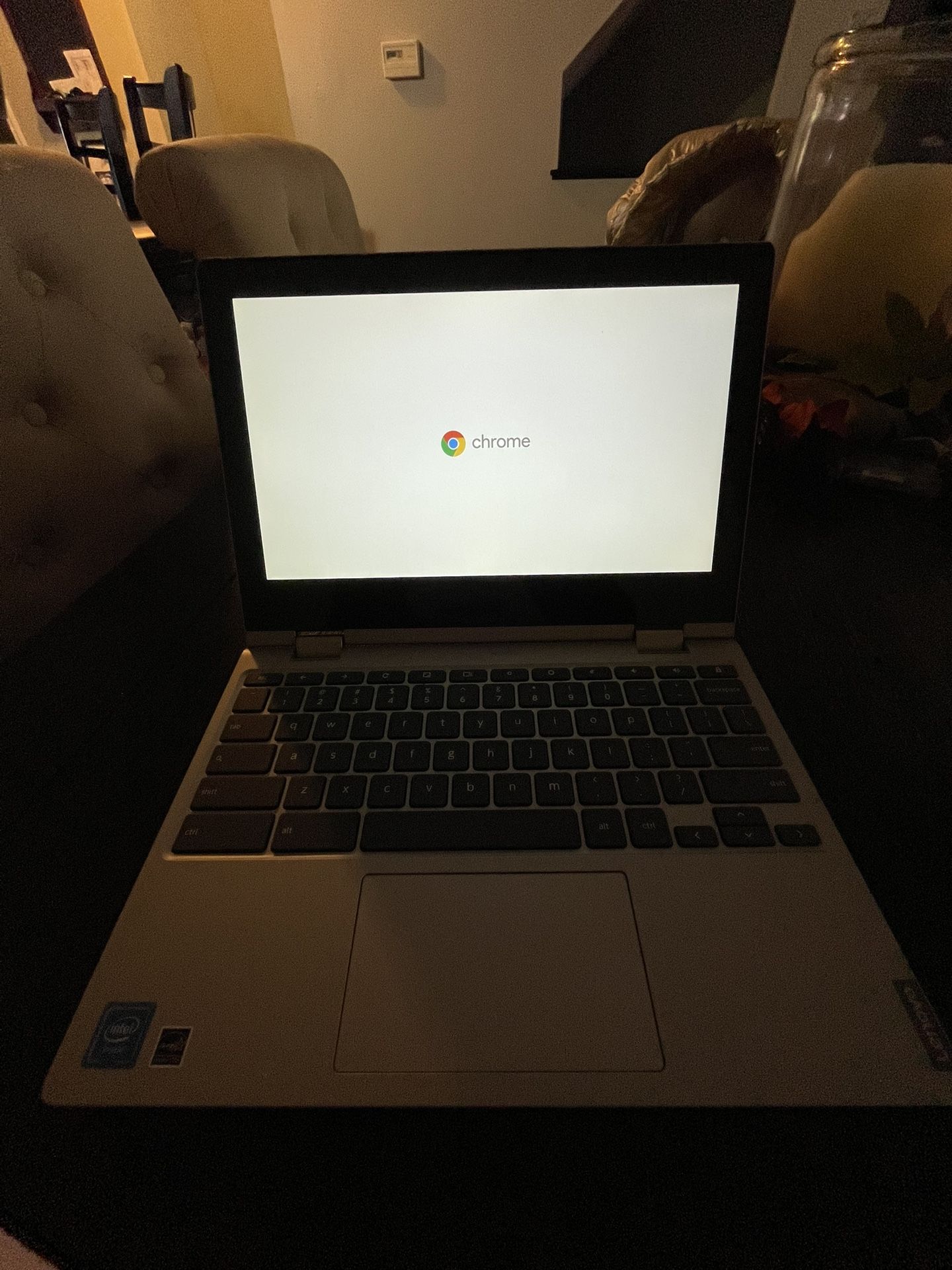 Lenovo Chromebook C340 - 11.6" Touchscreen - Intel Celeron N4000 - 4GB - 32GB eMMC - Platinum Grey - Chrome OS -