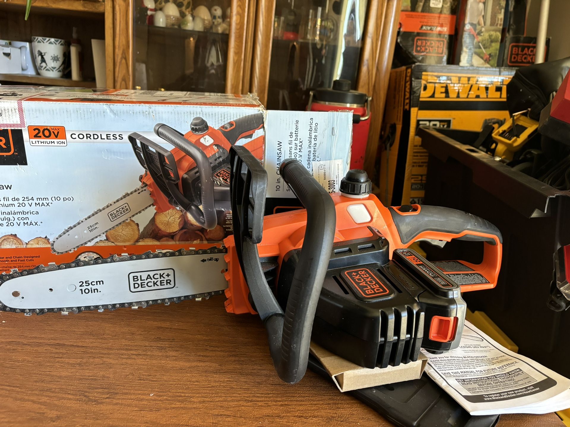 Black N Decker 10inch Chain Saw With 2ah Battery And Charger