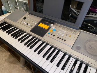 Yamaha PSR-E323 digital keyboard Silver