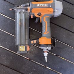 RIDGID R213BNF3 18 Gauge Pneumatic Clean Drive Brad Nail Gun 