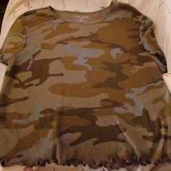 Brand New Junior Ladies 2X Camouflage Crop Top
