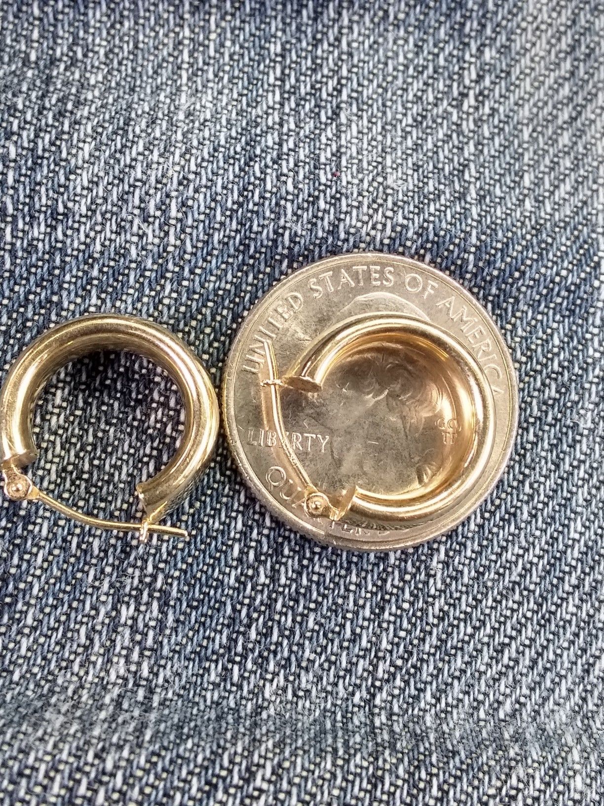 14kt gold earrings hollow wt $85