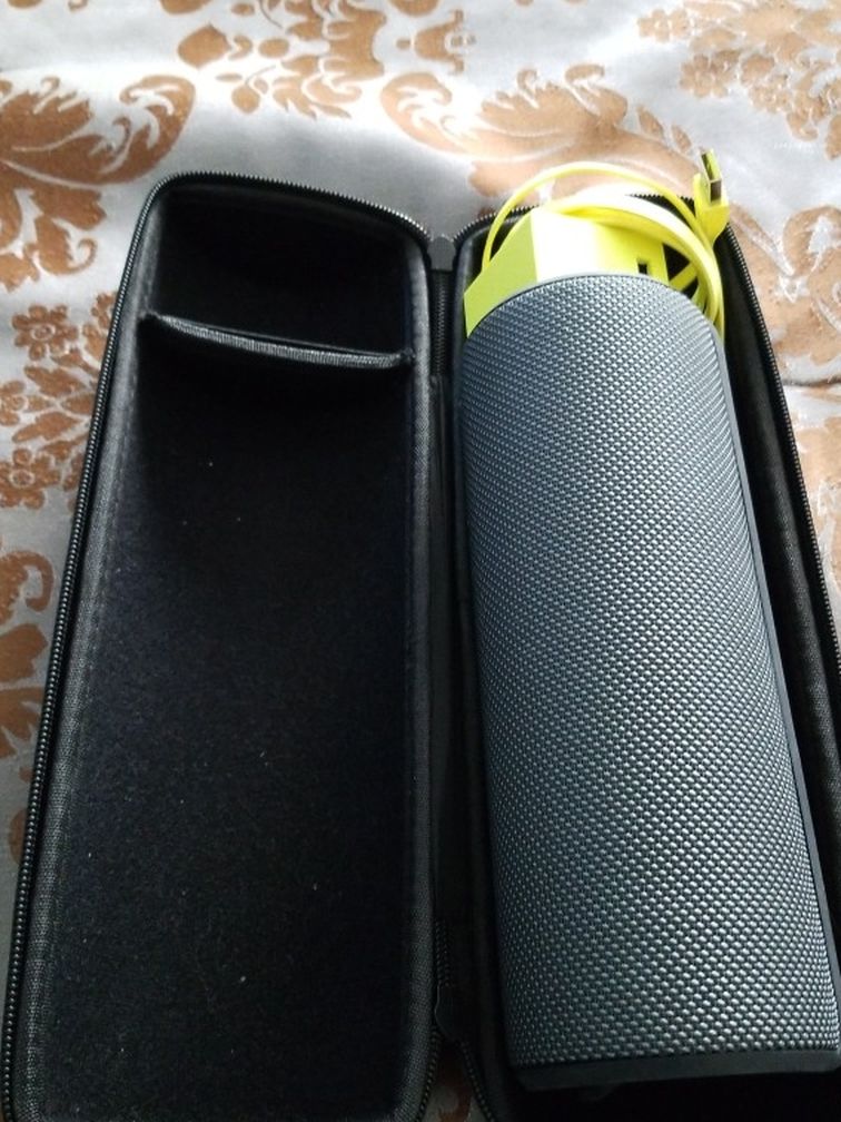 UE MEGABOOM BLUETOOTH SPEAKER