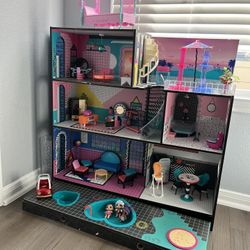 Girls Doll House With Toys