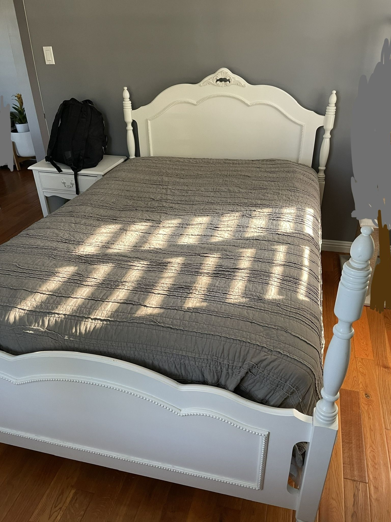 Stanley Young America “Caroline” Collection Bedroom Set