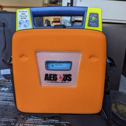 CARDIAC SCIENCE AED W/ Case and PADS (Power heart G3 plus AED)