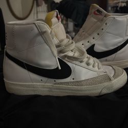 Women’s Nike Blazer 77 Mids 