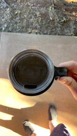 Blue 32oz yeti cup