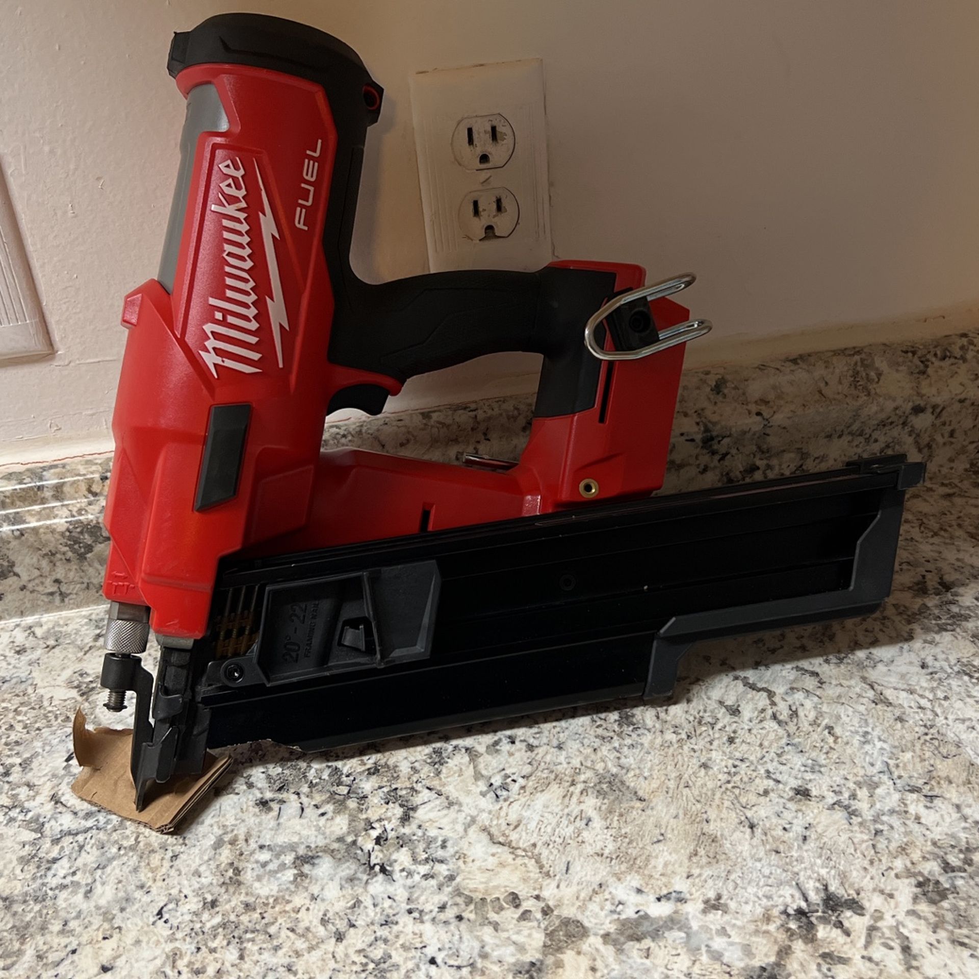 Milwaukee 21 Degree Framing Nail Gun for Sale in Orosi, CA OfferUp