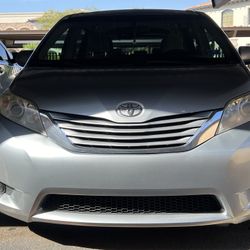 Toyota Sienna LE 4D 2015