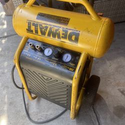Air Compresor Dewalt 