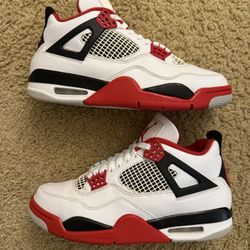 Size 8.5 (Pre owned,no box) - 2020 Air jordan 4 retro fire red 