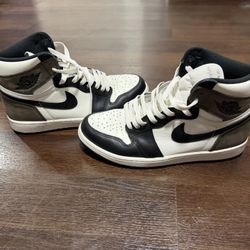 Size 9 Air Jordan 1 High OG “Dark Mocha”
