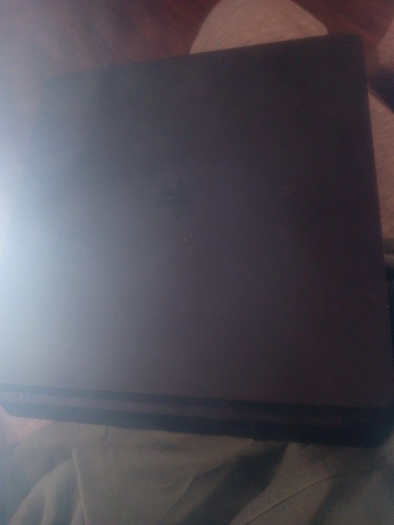 PS4 Wit 1TB No Cords Over 50 Games