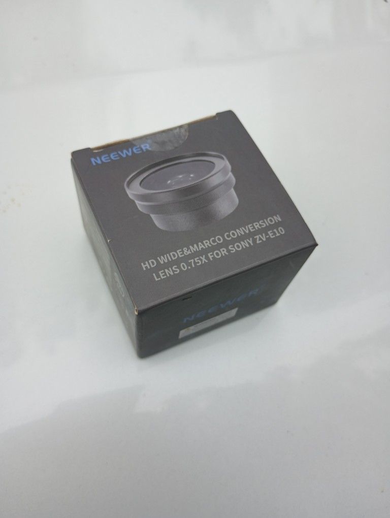 Neewer HD Wide & Macro Conversion Lens 0.75x for Sony ZV-E10