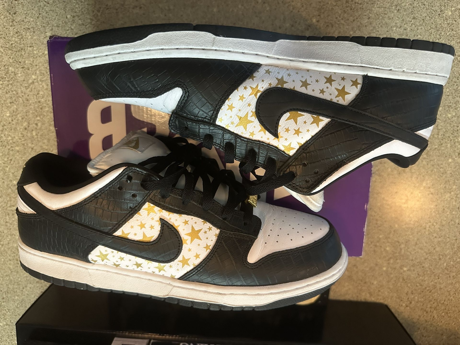 Supreme Nike Dunk Low 8 & 12