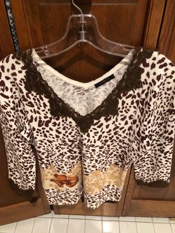 Women’s knit top
