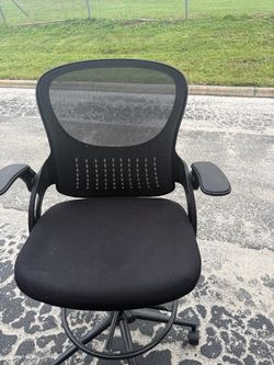 Black Mesh Office Chair with Armrests