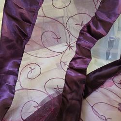 12 Plum Table Runners