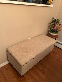Upholstered storage bench