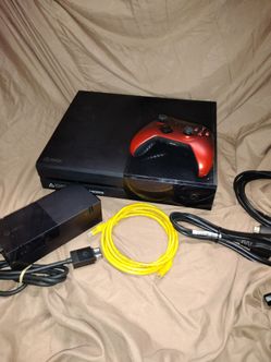 Excellent Condition Xbox One 1TB with Controller and Cords
