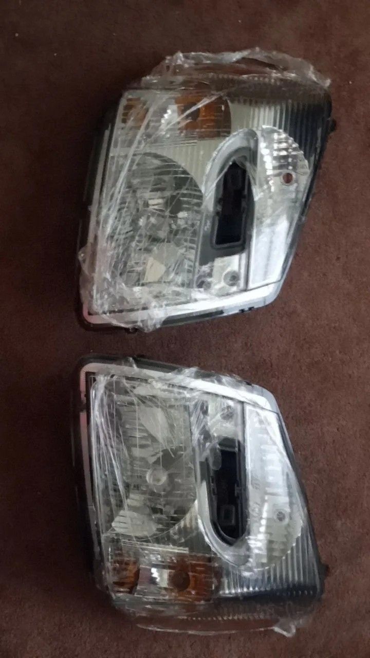 08 Chevy Equinox Headlight