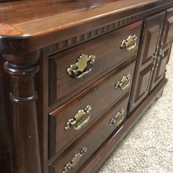 ETHAN EALLEN SOLID YWOOD DRESSER W/MIRROR, CHESTER DRAWERS & NIGHTSTAND 