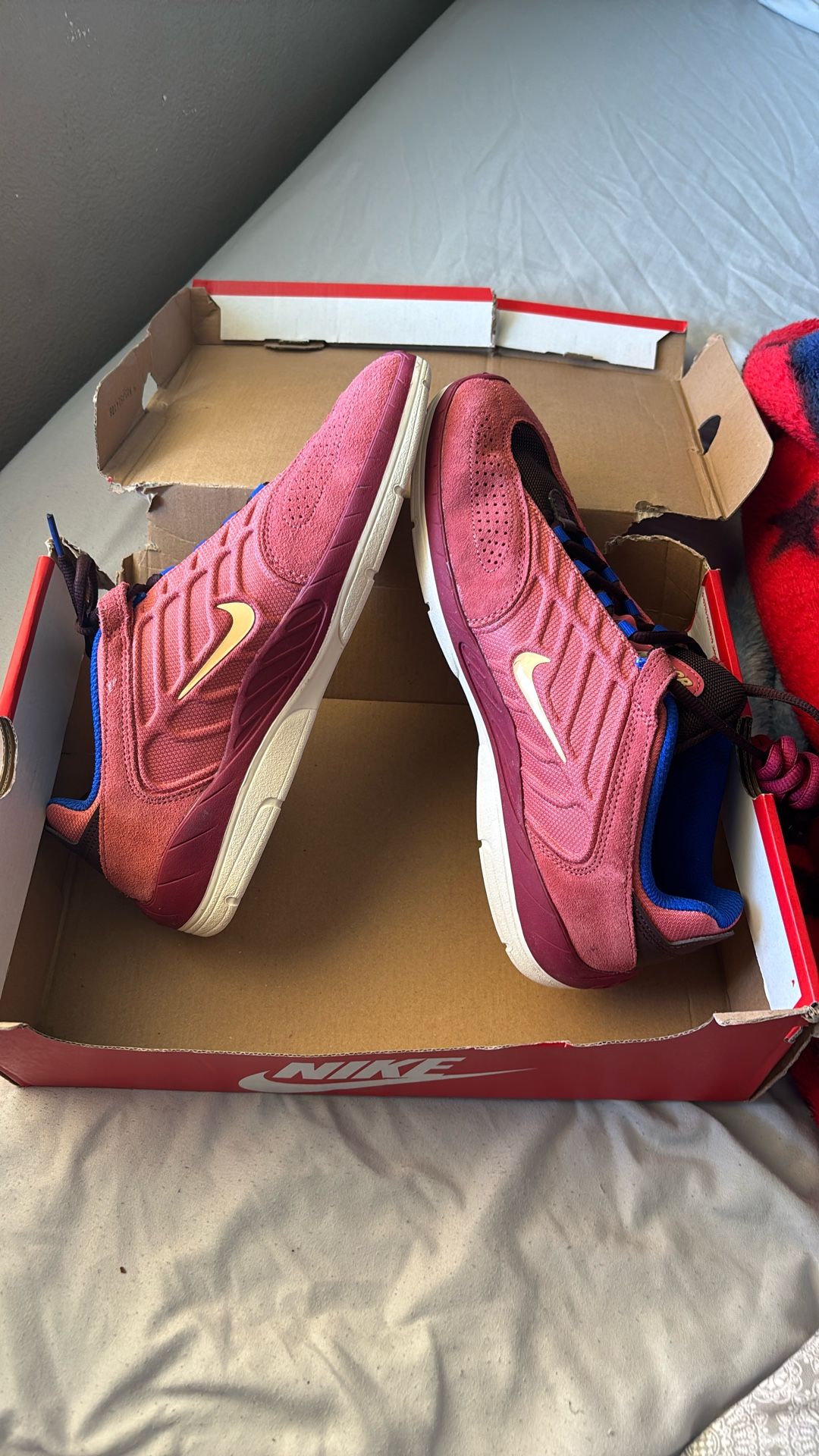Nike SB Vertebrae Adobe Earth Noble Red Melons Tint/ Size 11