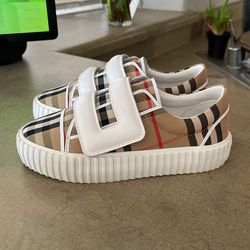 Burberry Shoes Size 32- 13.5 Kids