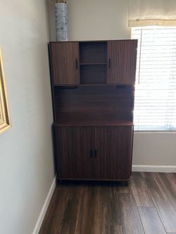 Cabinet with Hutch