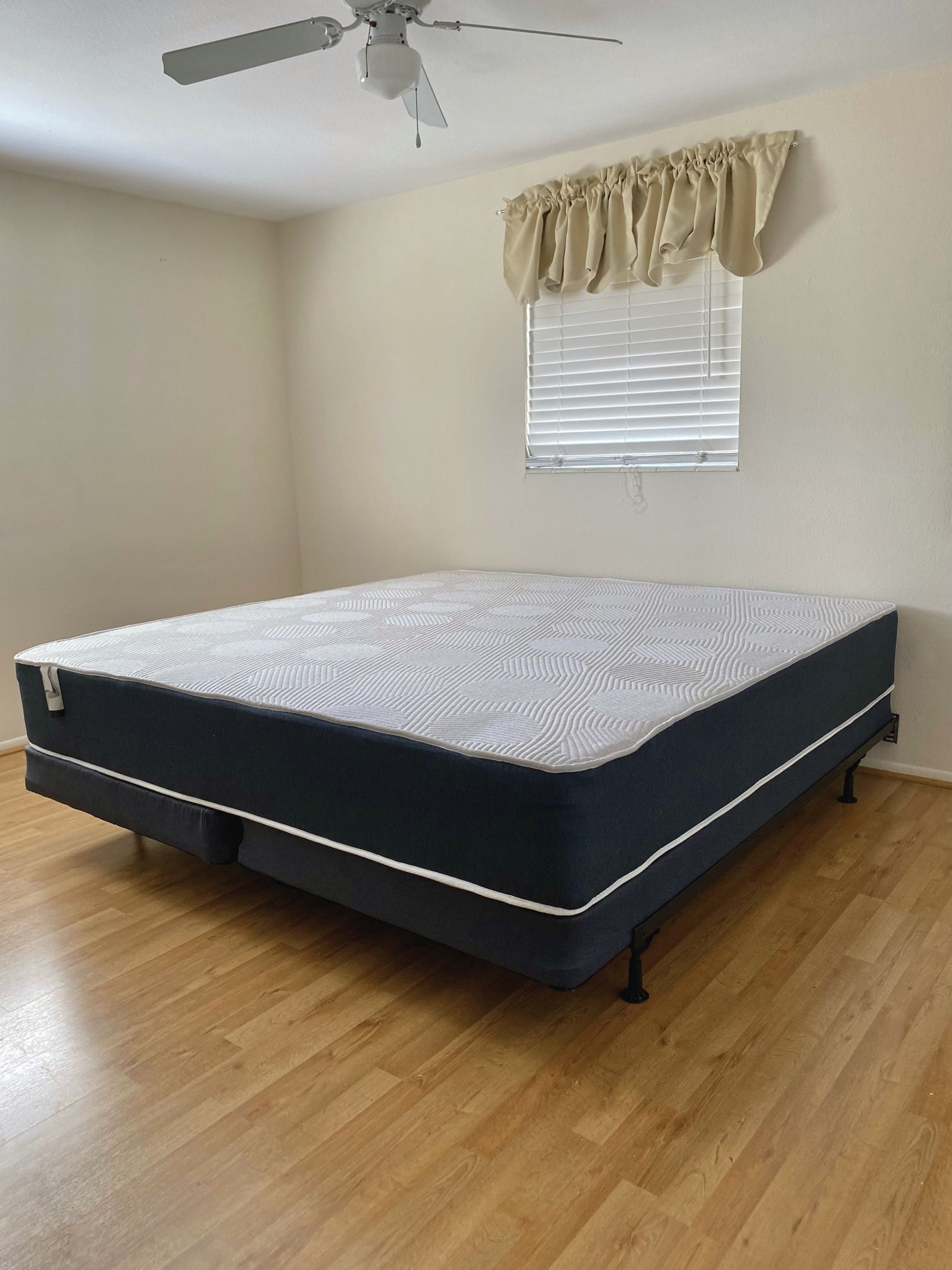 King Size Mattress 10 Inches With Box Springs And Metal Bed Frame High Quality Available All Size. Delivery Available