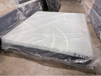 King mattress Tempurpedic ProAdapt medium 2.0