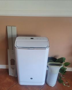GE PORTABLE ROOM AIR CONDITIONER, MODEL #APWA12YZBW