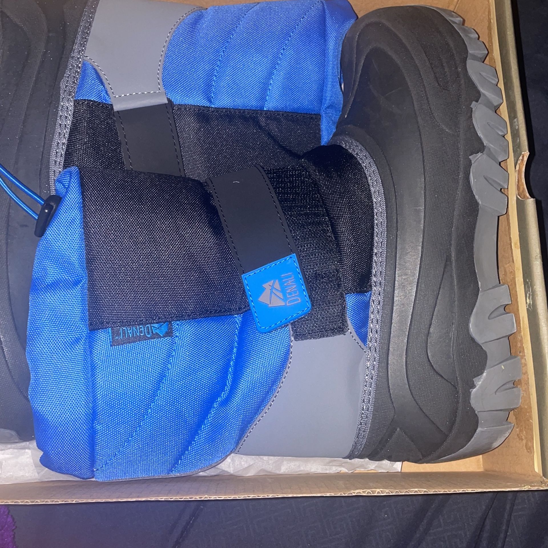 Like New Snow Boots Big Boy Size 6 $20