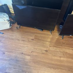 32” LED Tv With Roku 