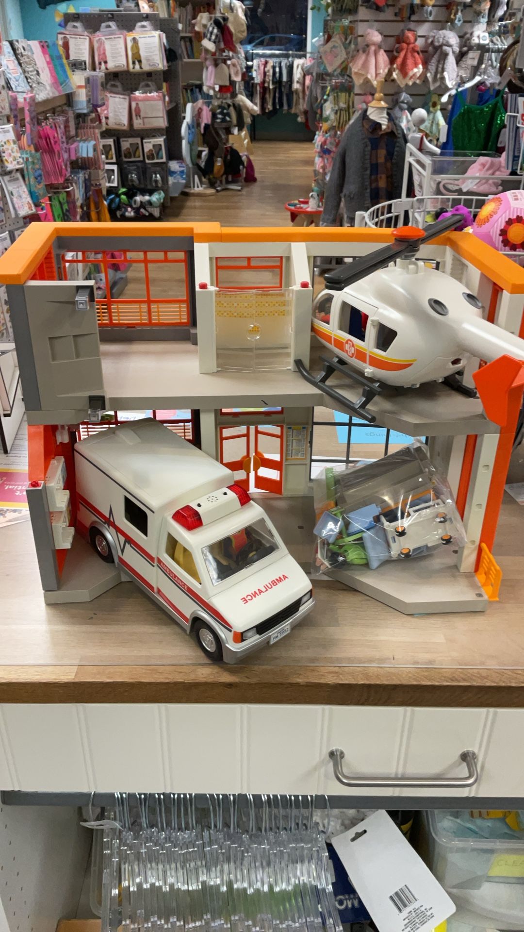 Playmobile Hospital With Heli And Ambulance