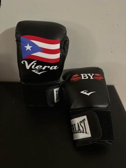 Customized boxing gloves. Not available